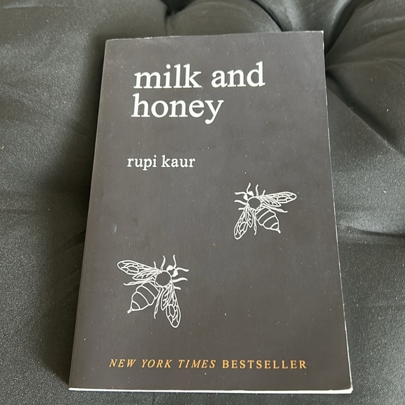 Rupi Kaur | The sun and her flowers | Milk and honey | set of 2 | Books - Picture 8 of 16
